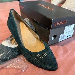 NIB Vionic suede/leather loafer